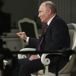 Wladimir Putin gibt ein Interview