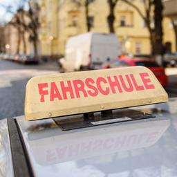 Ein Fahrschulauto in Berlin (Archiv)