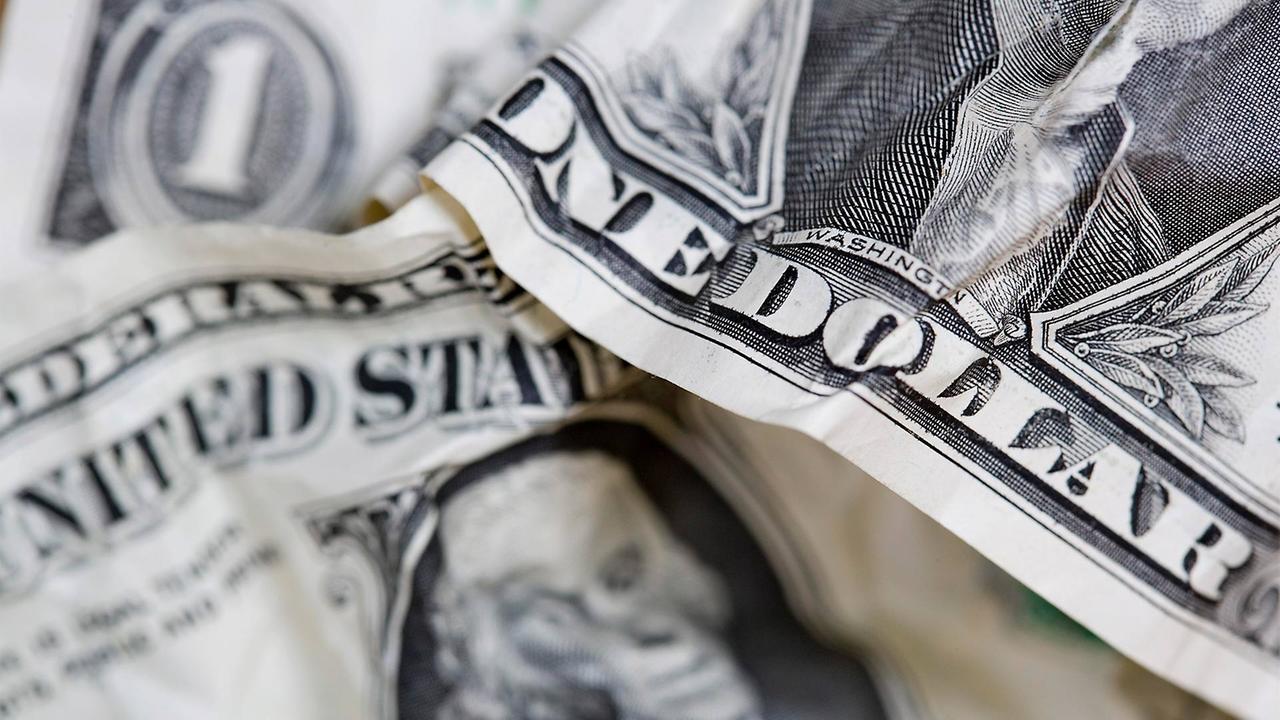 Warum der Dollar trotz höherer US-Zinsen schwach bleibt