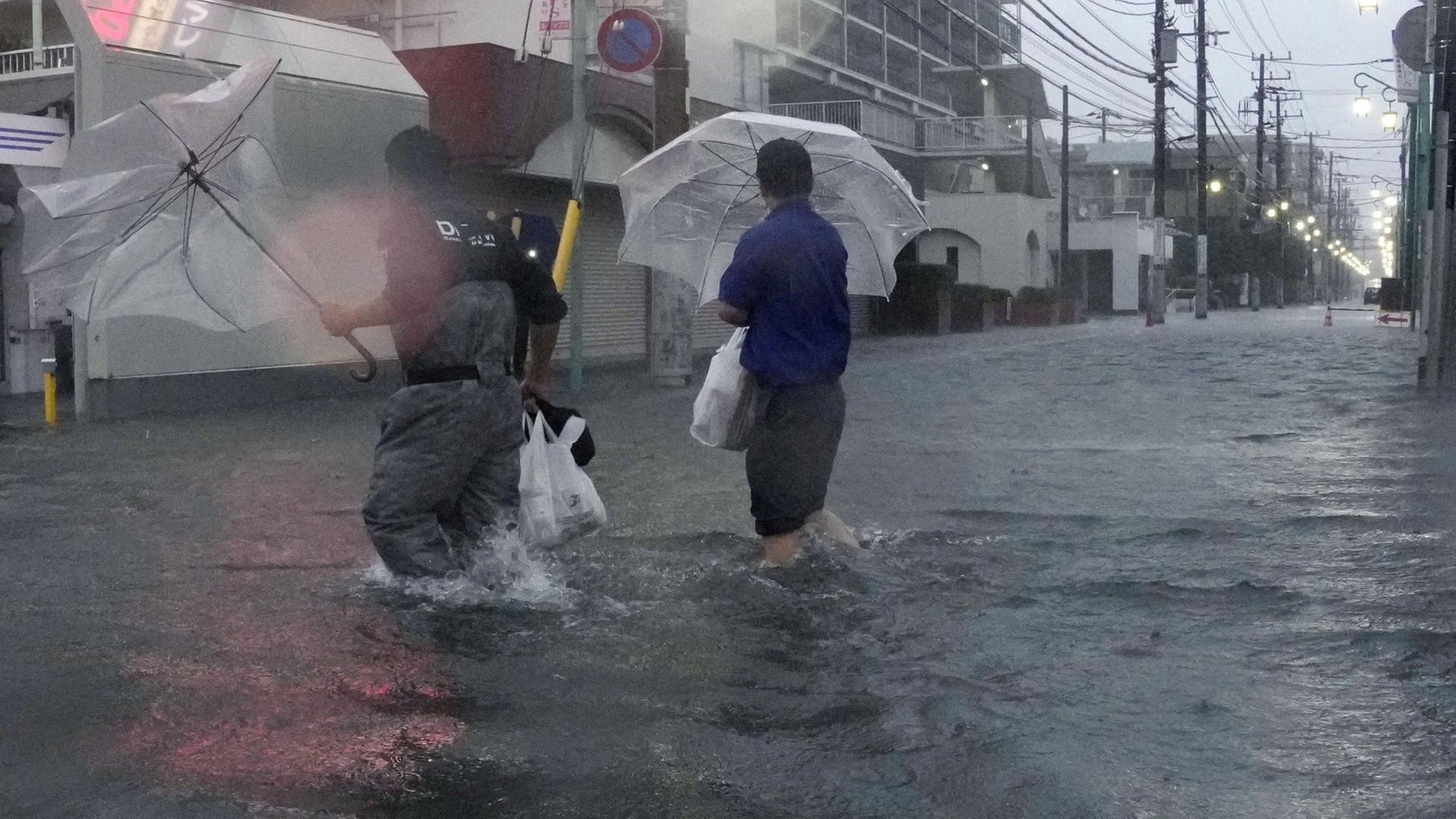 Japan wappnet sich fΓΌr Taifun "Dujuan"