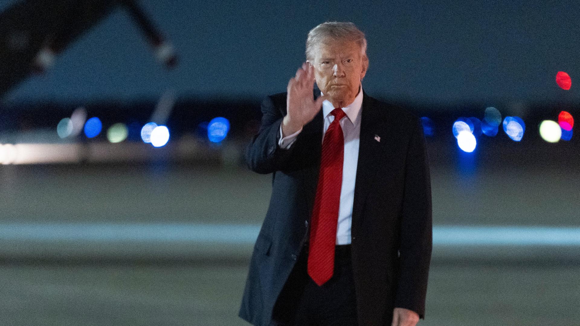 US-Präsident Trump bei seiner Rückkehr aus dem Wochenendsitz in Florida | AP