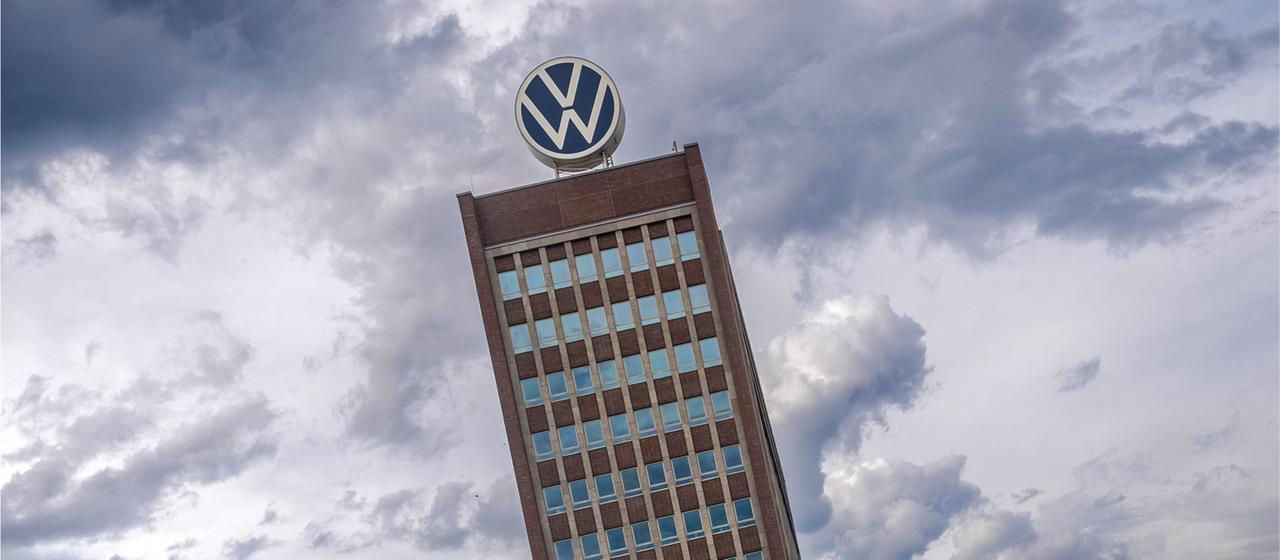 Markenhochhaus des Volkswagenwerks Wolfsburg.