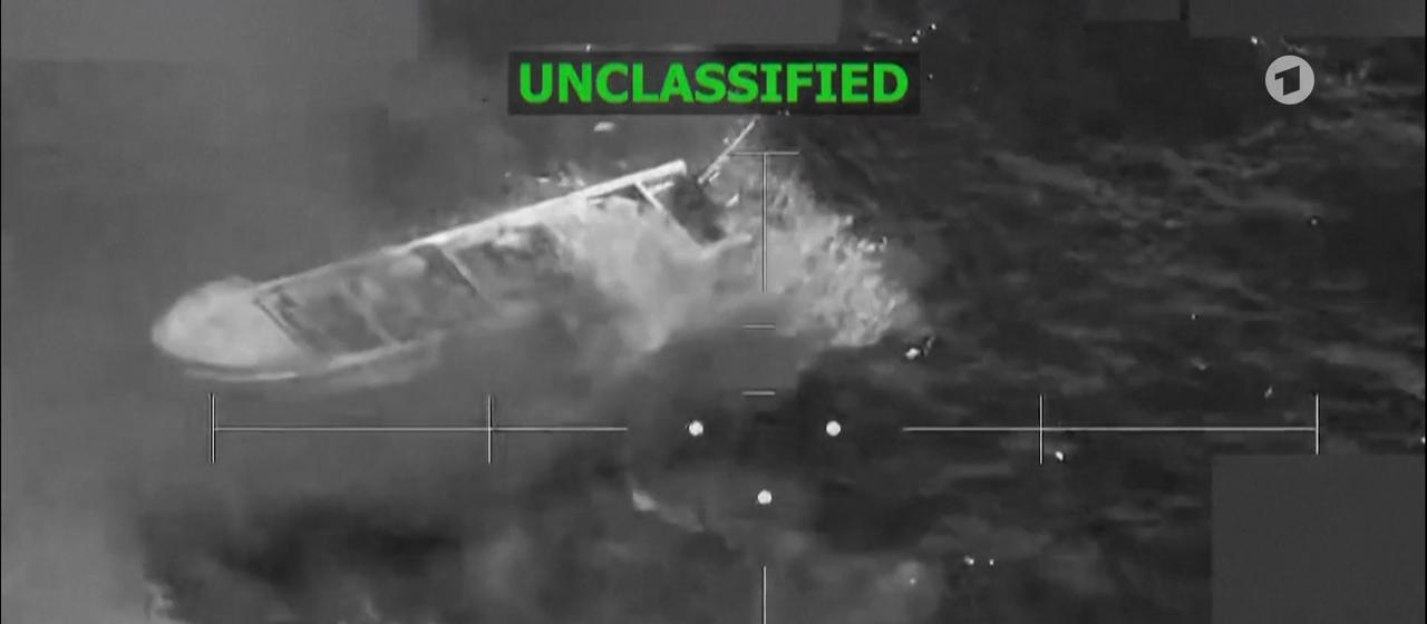 Videoausschnitt, auf dem ein Boot aus der Vogelperspektive zu sehen ist