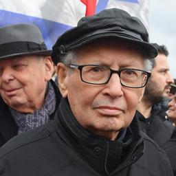 Serge Klarsfeld auf einer Demonstration gegen Antisemitismus in Paris (Aufnahme: 12.11.2023)