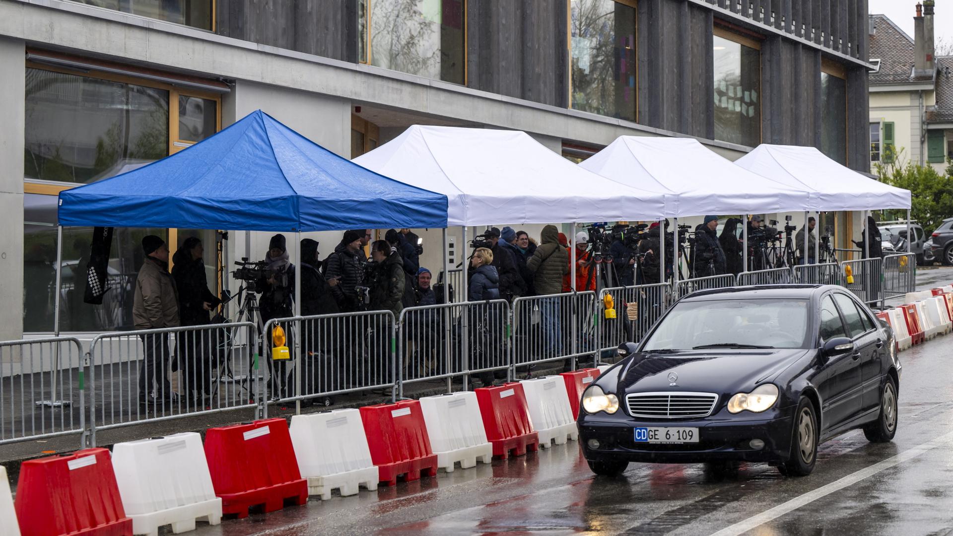 Journalisten warten vor einem Hotel in Genf | EPA