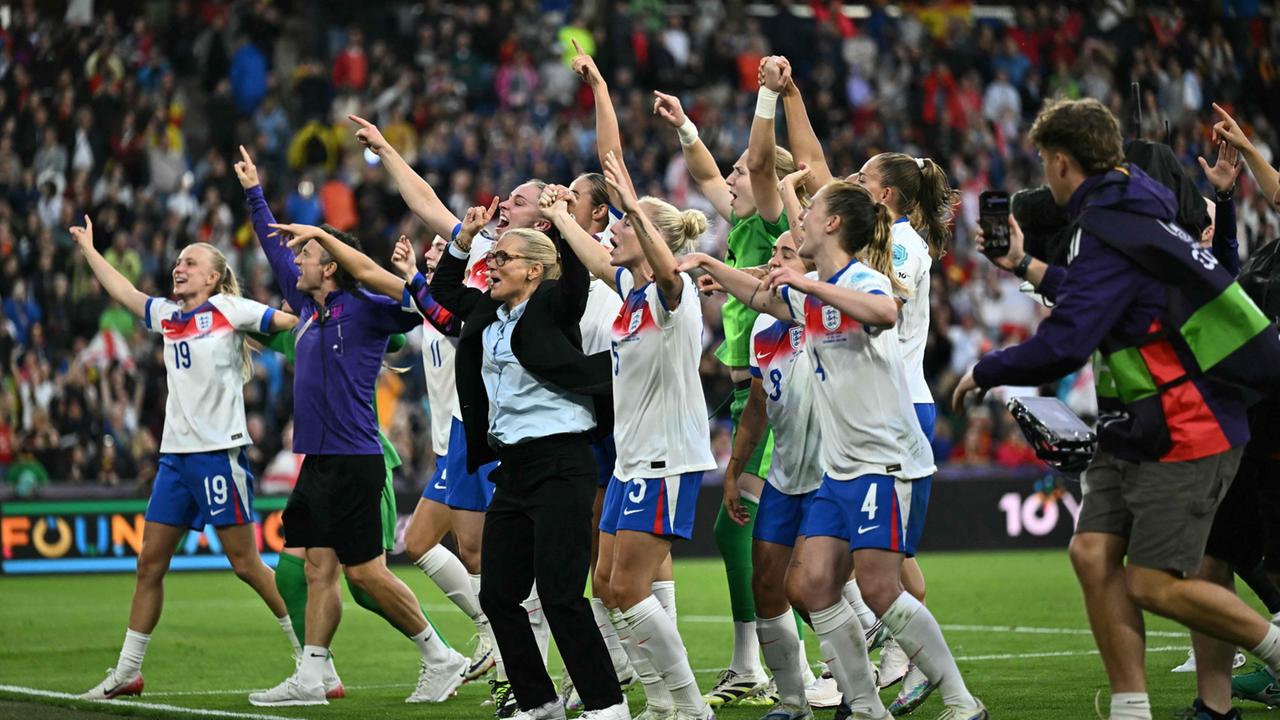Historischer Triumph: England gewinnt die Fußball-EM der Frauen nach dramatischem Elfmeterschießen!