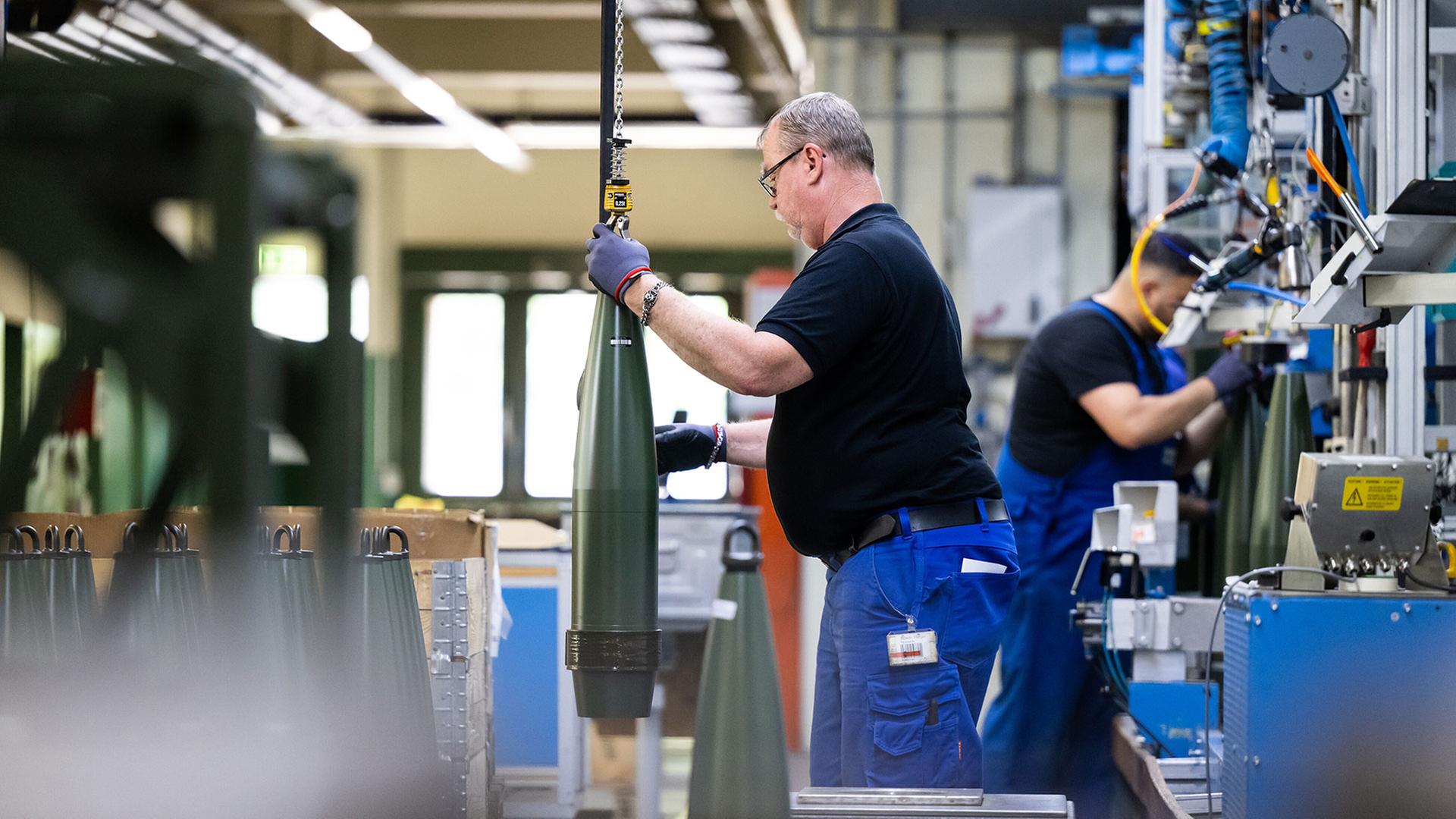 155-Millimeter Artelleriemunition wird bei Rheinmetall gefertigt.  | picture alliance/dpa