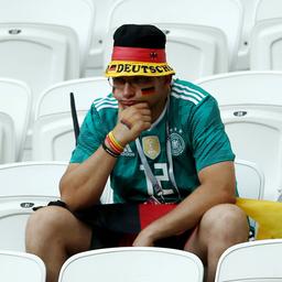 Fan mit Deutschlandhut auf der Tribüne enttäuscht nach Spielende FIFA WM 2018