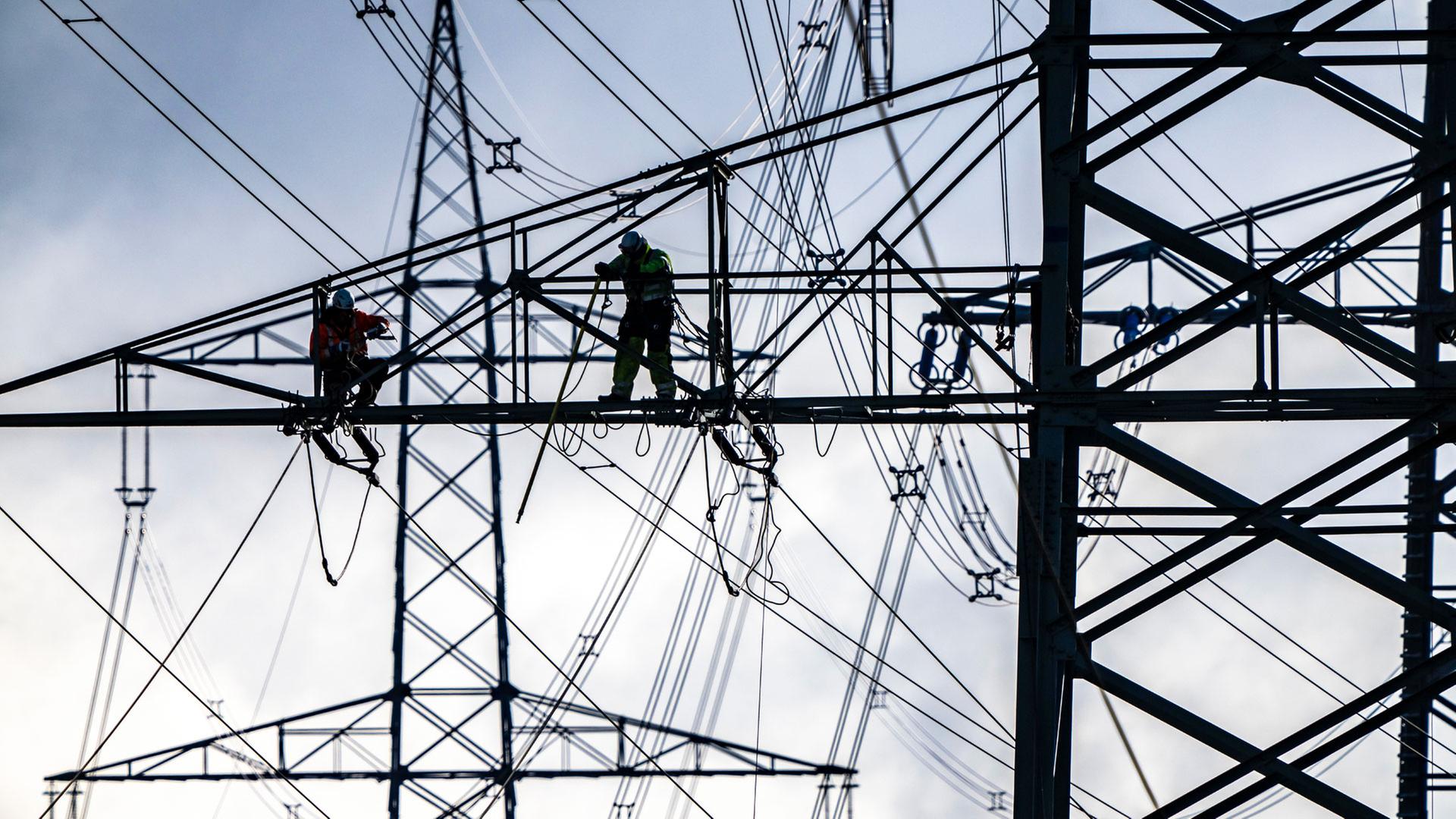 Arbeiten an einer 380-kV HÃ¶chstspannungsfreileitung | picture alliance / Jochen Tack