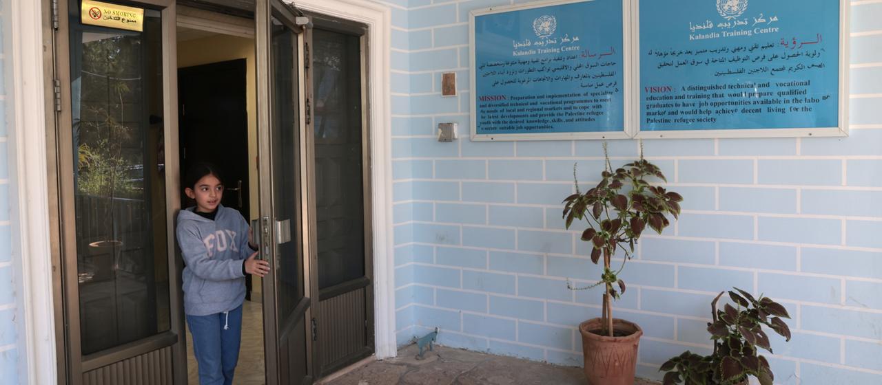 Ein Mädchen im UNRWA-Ausbildungszentrum in Kalandia.