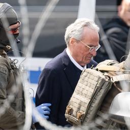 SEK-Beamte der Polizei eskortieren den Hauptangeklagten Prinz Reuß, Archivbild