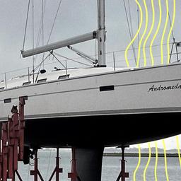 Die Jacht "Andromeda" liegt in einem Trockendock in Dranske auf der Insel Rügen.