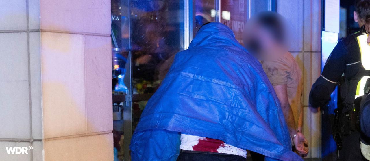 Verletzte Mitglieder einer Großfamilie, die nach einer Party Polizisten angegriffen hatten.