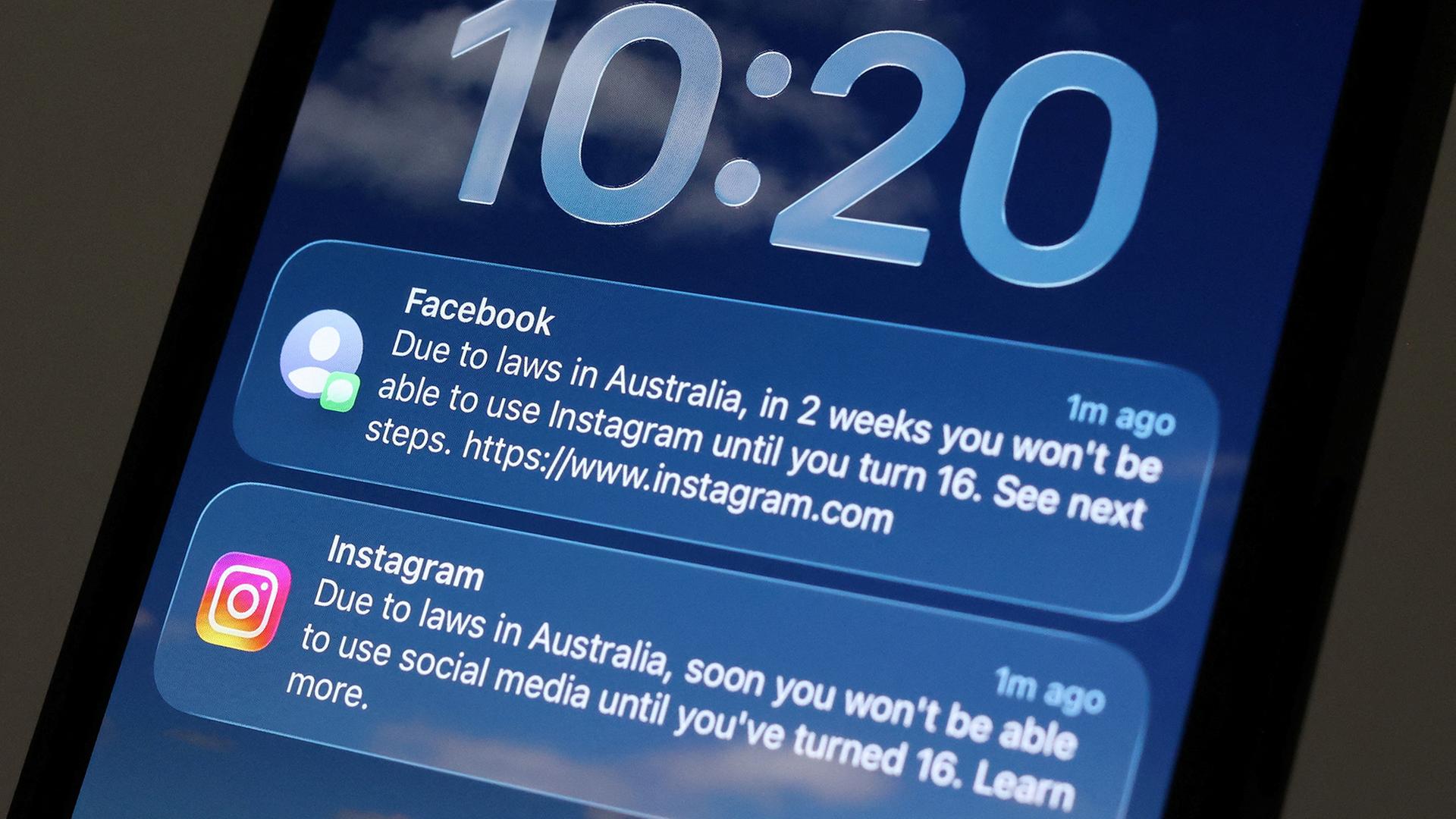 Auf einem Mobiltelefon werden Facebook- und Instagram-Benachrichtigungen angezeigt. | REUTERS