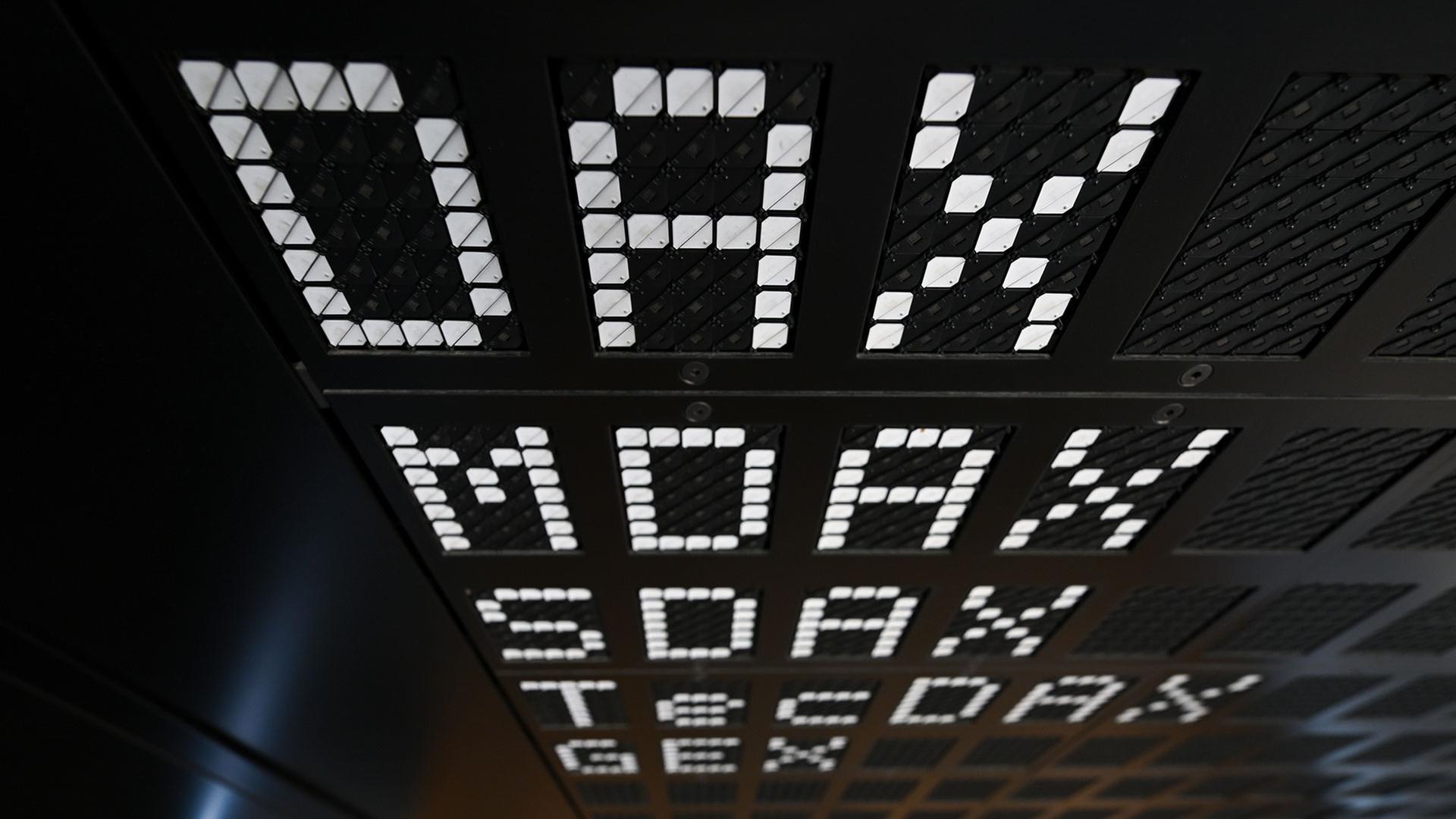 Marktbericht: DAX baut Verluste aus