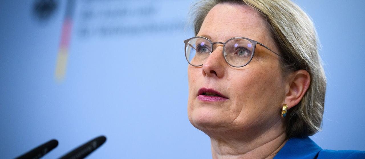 Hubig legt Gesetzentwurf gegen digitale Gewalt vor