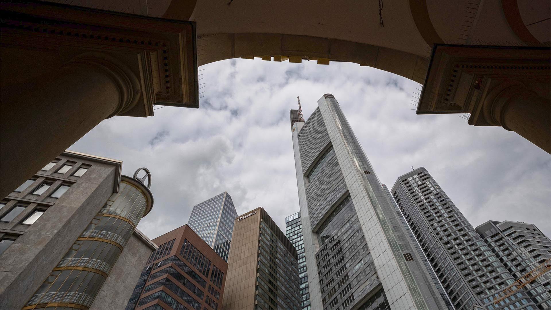 Skyline mit Commerzbank Tower, Frankfurt am Main. | picture alliance / W2Art / Thors