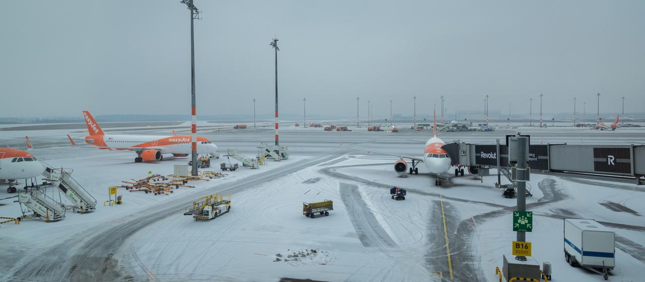 Winterwetter auf dem Flughafen Berlin Brandenburg