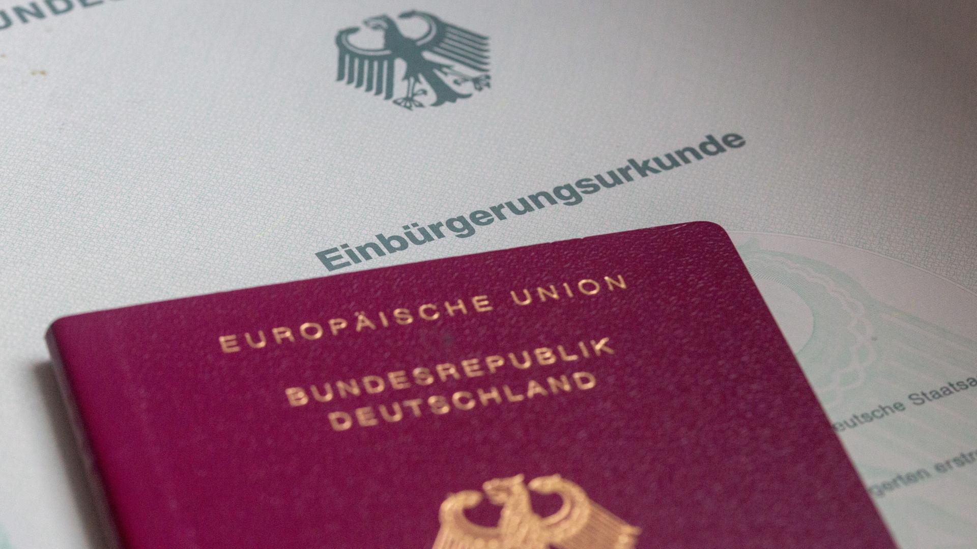 Zahl der Einbürgerungen in Deutschland erneut gestiegen