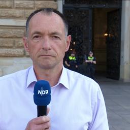 Reporter Peter Kleffmann berichtet aus dem Rathaus.
