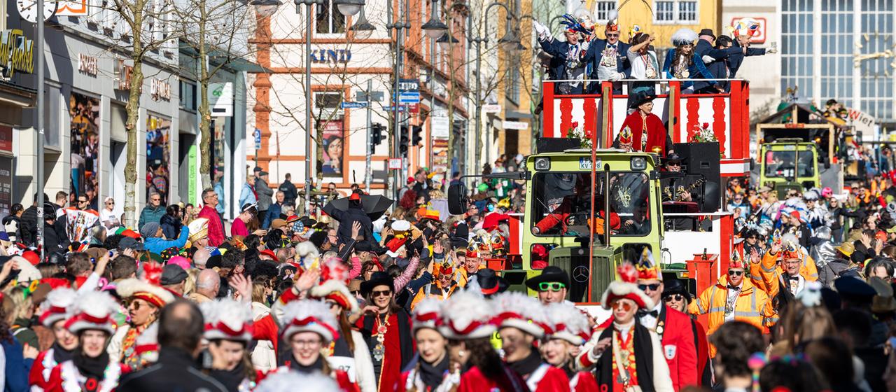 Hessens größter Rosenmontagsumzug in Fulda.
