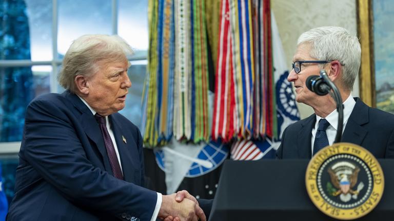 Donald Trump und Tim Cook