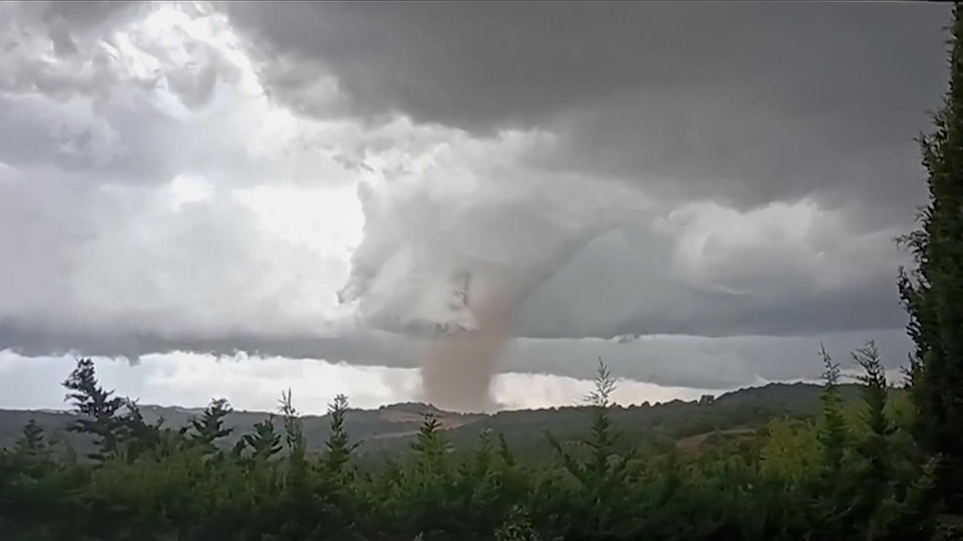 Tornado zieht über Südfrankreich - mehrere Verletzte