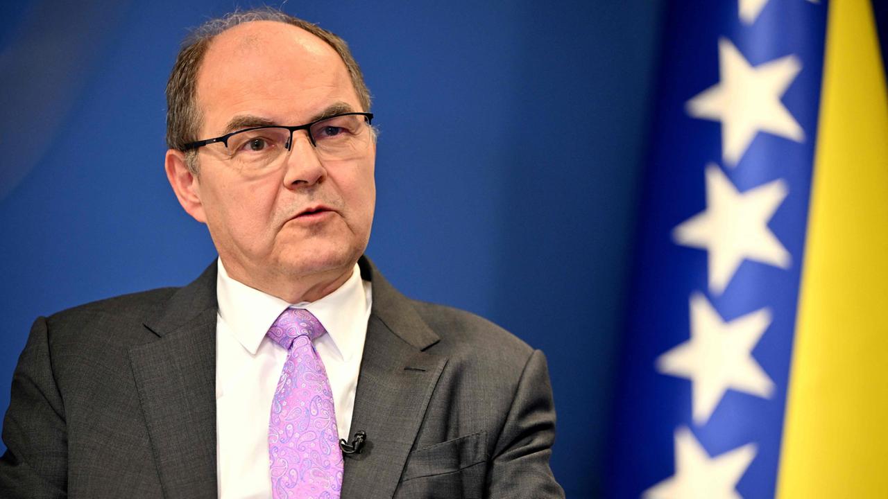 Bosnien und Herzegowina: UN-Repräsentant Schmidt geht - auf US-Druck?