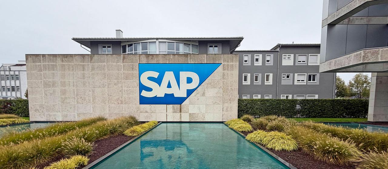 Das SAP-Logo an der Konzernzentrale in Walldorf.
