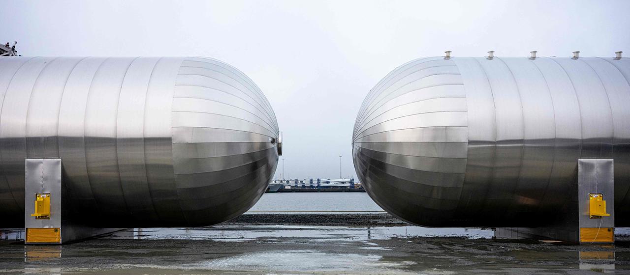 Container, in denen verflüssigtes Kohlendioxid gelagert werden soll auf der Baustelle des Greensand CO2-Terminals im Hafen von Esbjerg, Dänemark.
