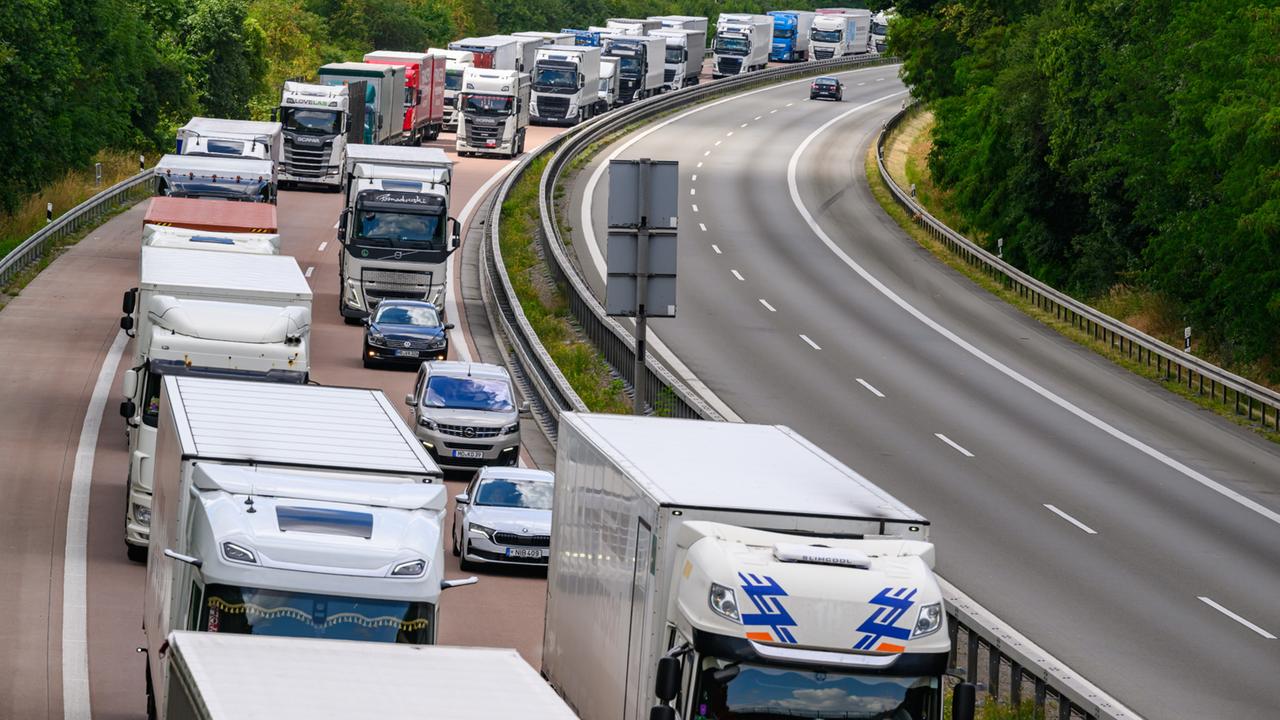 Spediteure beklagen finanzielle Einbußen durch Grenzkontrollen Spediteure beklagen finanzielle Einbußen durch Grenzkontrollen