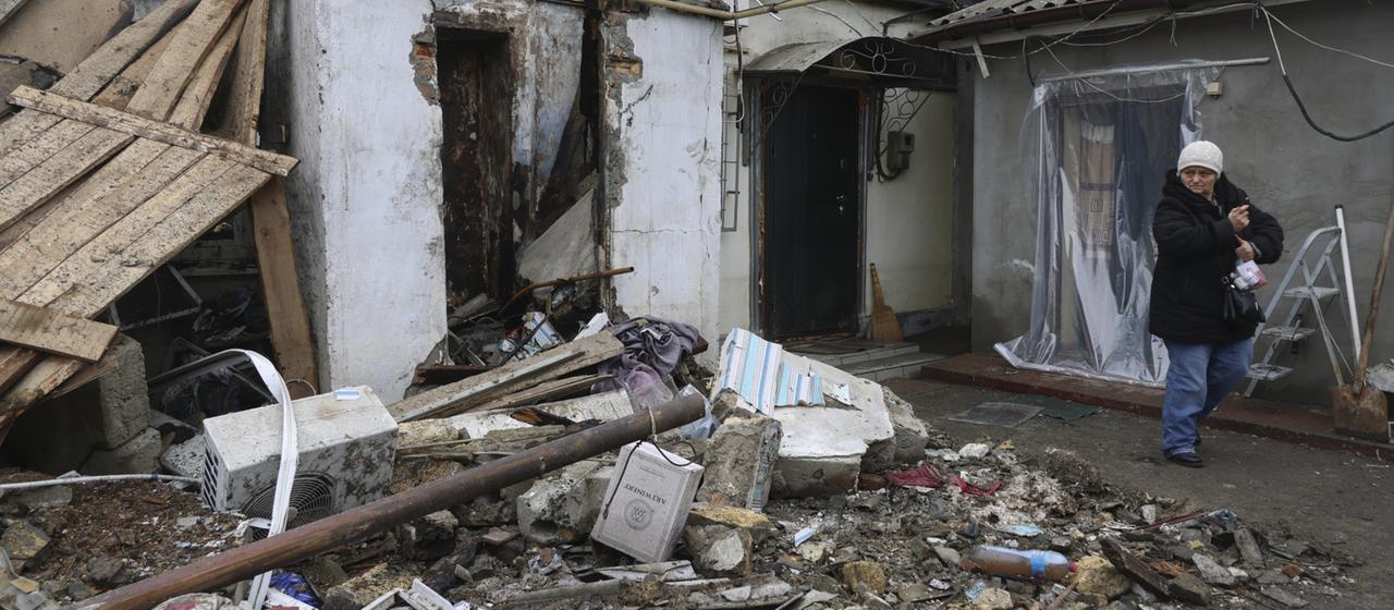 Ein von einem russischen Drohnenangriff zerstörtes Haus in Odessa, Ukraine
