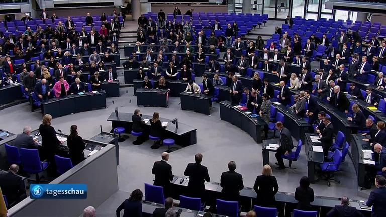 Migrationsdebatte: Bundestag debattiert über Verschärfung und  Rechtsstaatlichkeit