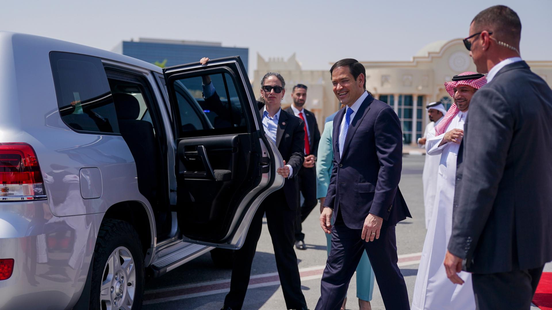 Marco Rubio am Airport in Doha  | dpa