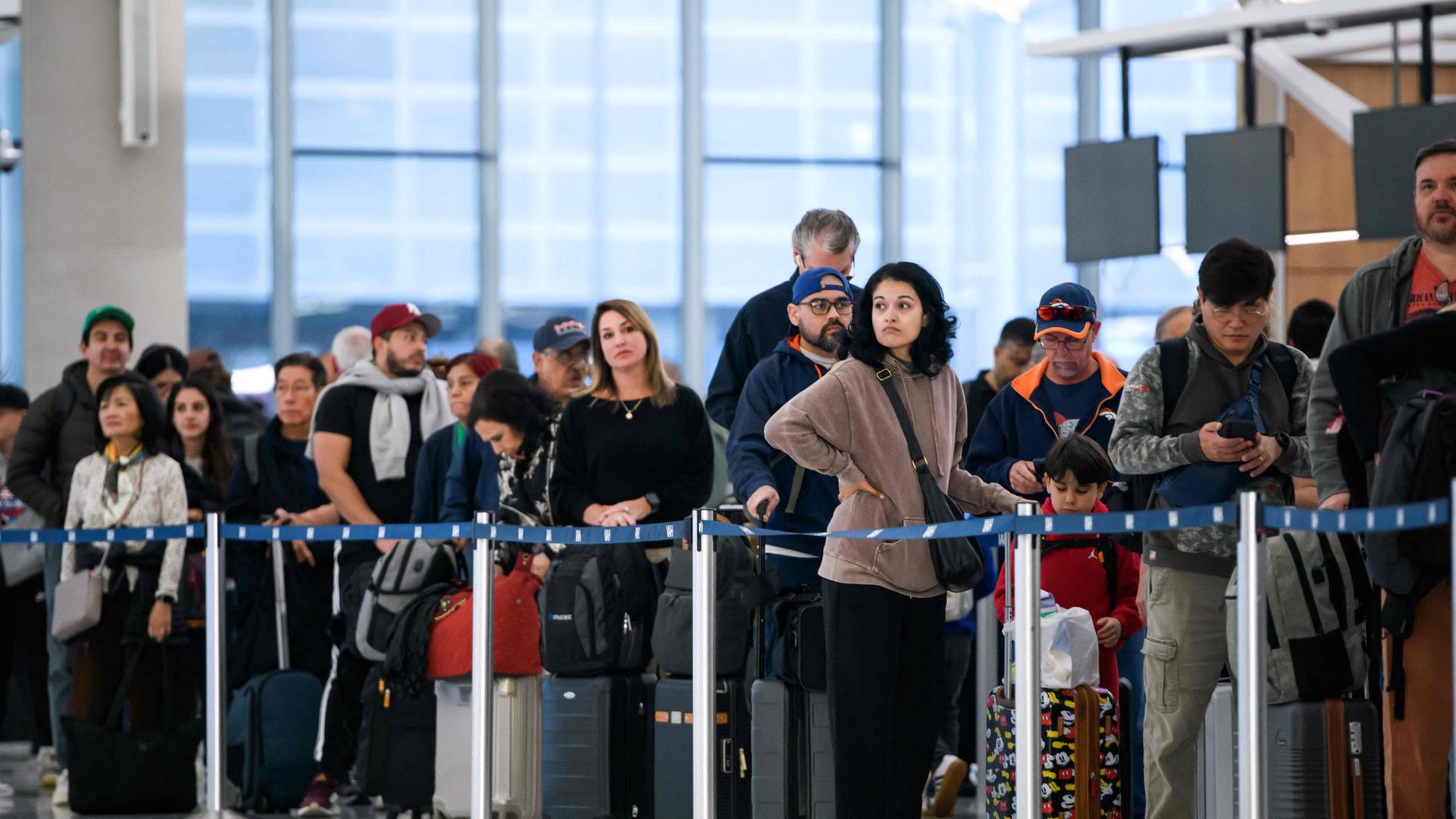 Warteschlange am Flughafen von Houston im US-Bundesstaat Texas | AFP
