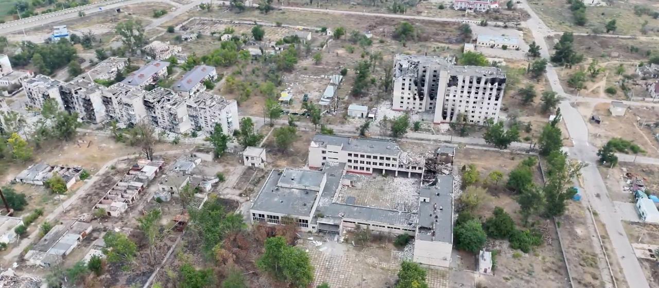 Zerstörte Gebäude in Oleshky, Ukraine.