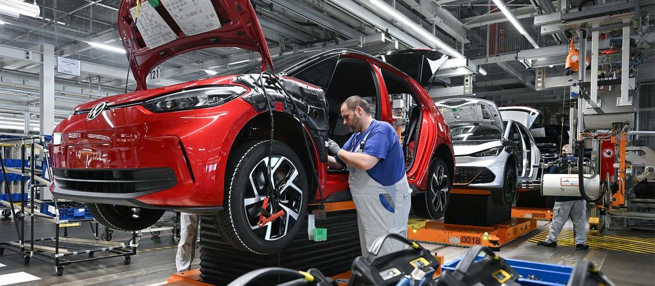 Ein VW ID.3 auf einer Montagelinie im Volkswagen-Werk Zwickau.