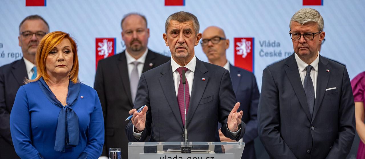 Andrej Babis und andere Regierungsmitglieder Tschechiens
