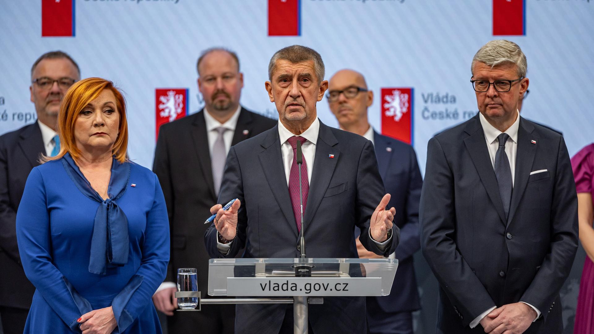 Andrej Babis und andere Regierungsmitglieder Tschechiens | EPA