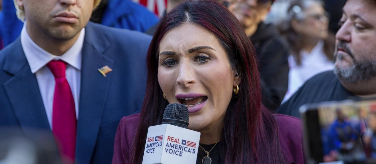 Wie Laura Loomer Jagd auf Trump-Skeptiker macht | tagesschau.de
