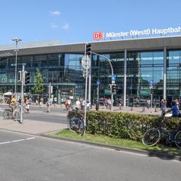  Glasfassade des Hauptbahnhofs in Münster