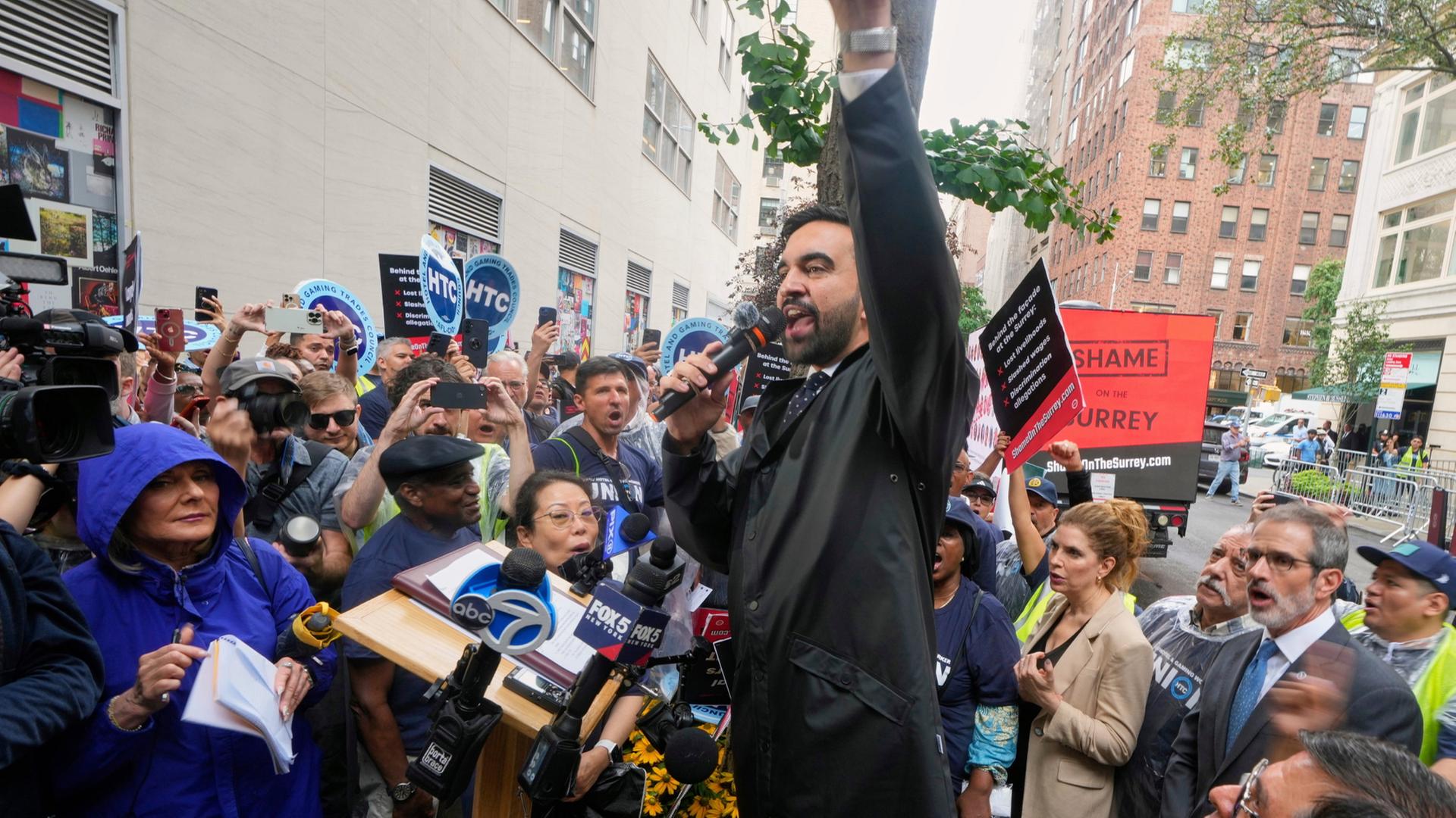 Mamdani bei einem Wahlkampfauftritt in New York (USA). | AP