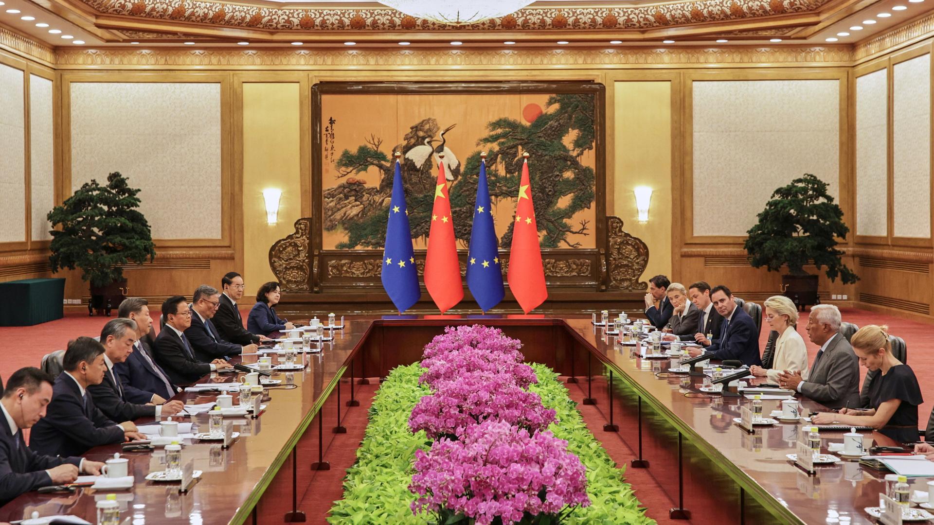 EU-Spitzen mit der chinesischen Staatsführung in Peking | AP