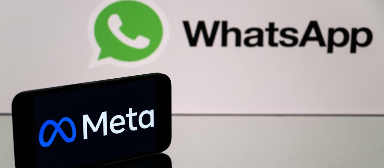 Das grüne Whatsapp- und das schwarze Meta-Logo untereinander