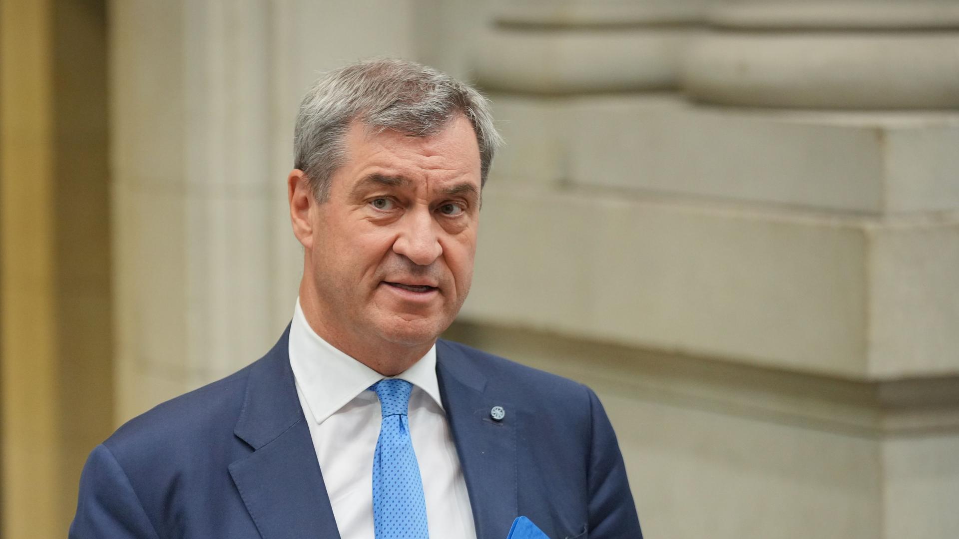Bayerns Ministerpräsident Söder bei einem Statement im Bundesrat. | Soeren Stache/dpa