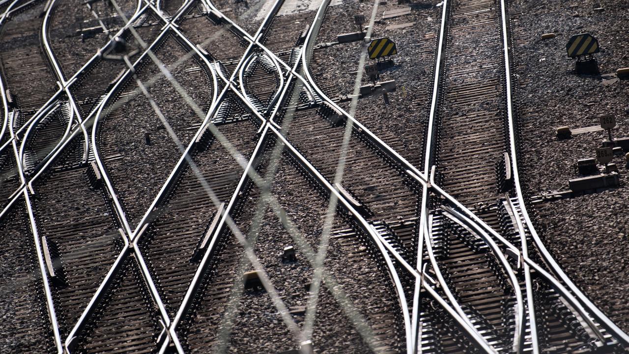 Viele-Bahnmitarbeiter-zweifeln-laut-GDL-Umfrage-an-Warnsystemen