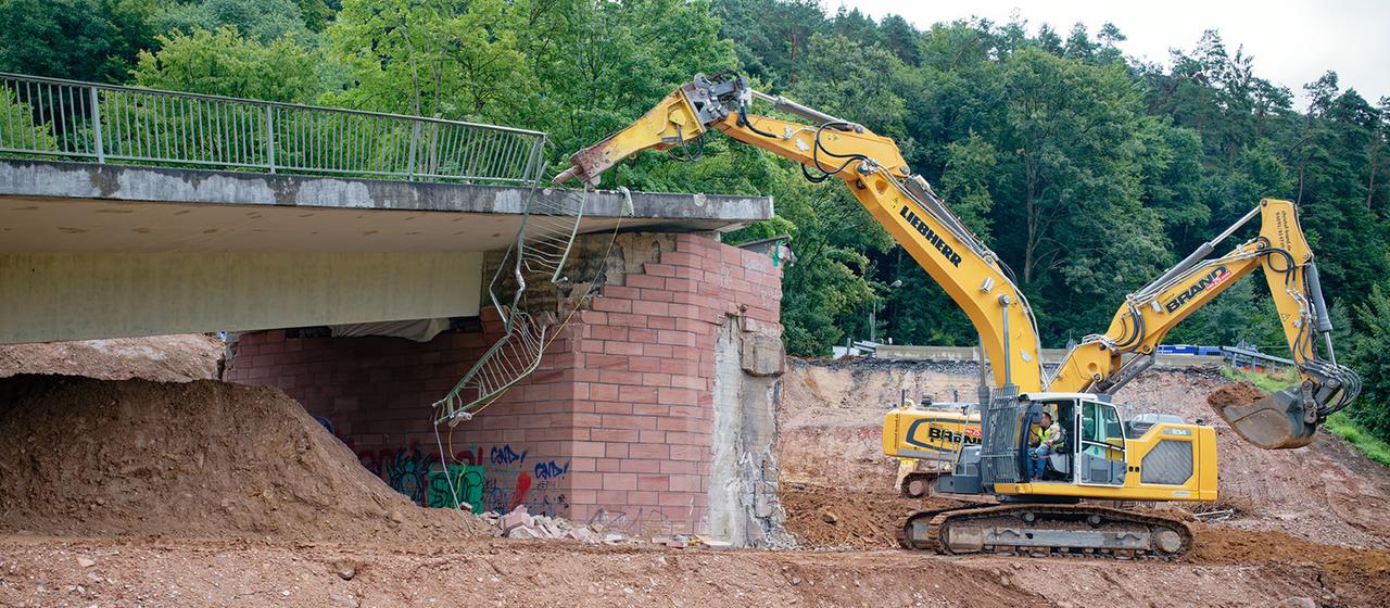 Demolition work on the blown-up viaduct on federal highway 45.