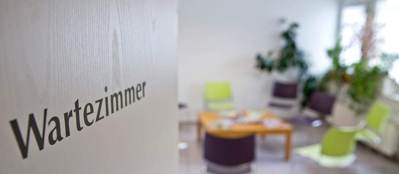 Wartezimmer einer Arztpraxis