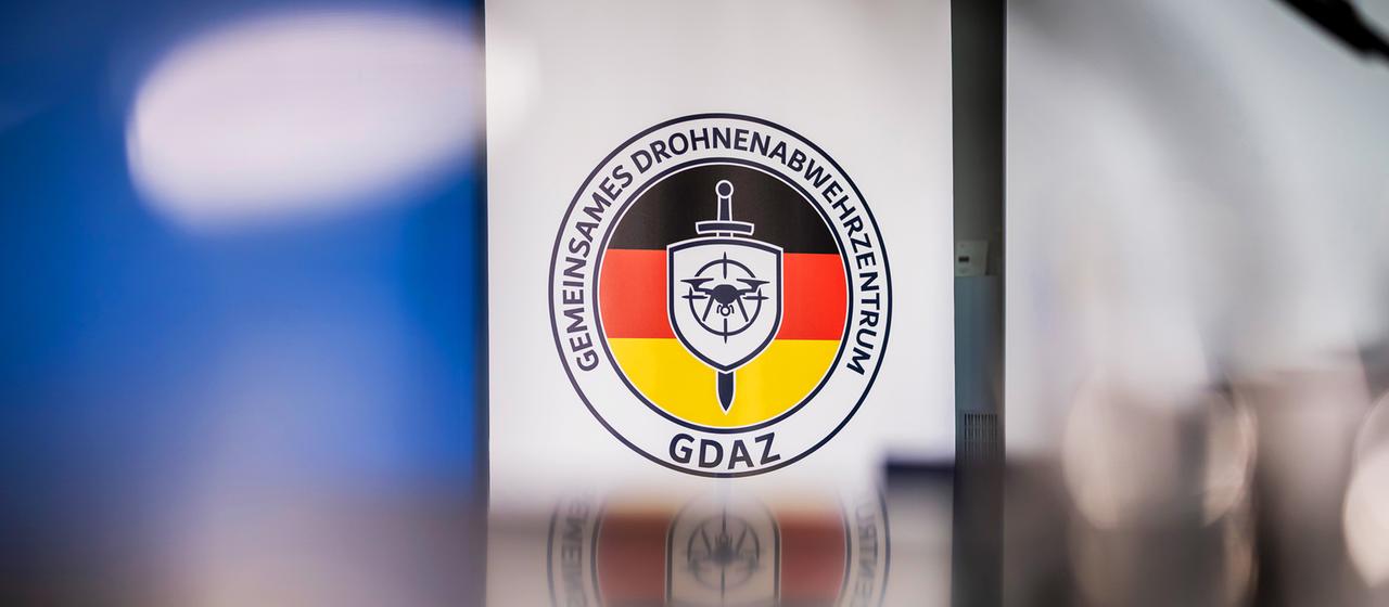 The logo of the Joint Drone Defense Center (GDAZ) of the federal and state governments in the Federal Police Directorate 11, Berlin.