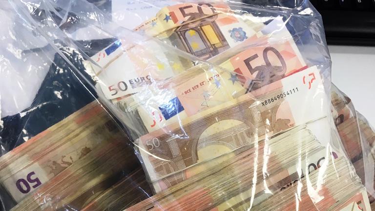 Geldwäsche: Vom Zoll beschlagnahmtes Geld